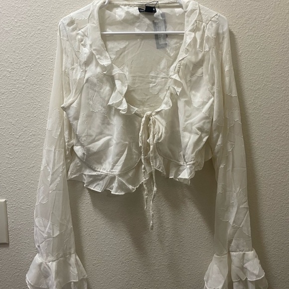 PrettyLittleThing Cream Ruffle Blouse - Picture 4 of 4